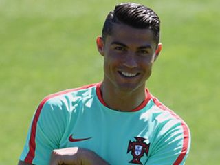 Hàng loạt kỷ lục chờ Ronaldo phá ở chung kết EURO 2016