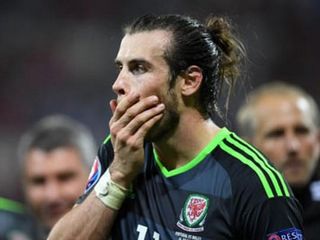 Cộng đồng mạng phản ứng dữ dội vì Bale không lọt vào ĐHTB