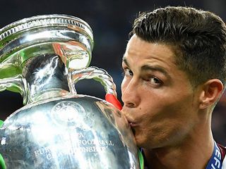 Cristiano Ronaldo: Quả Bóng Vàng trong tầm tay