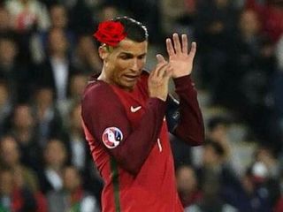   Ronaldo bị chế ảnh diễu cợt sau trận hòa Áo 