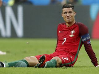 Ronaldo: cái giá ngọt ngào của vinh quang
